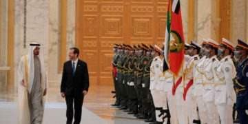 Presidente de Israel se reúne con el príncipe de los Emiratos Árabes Unidos en Abu Dabi