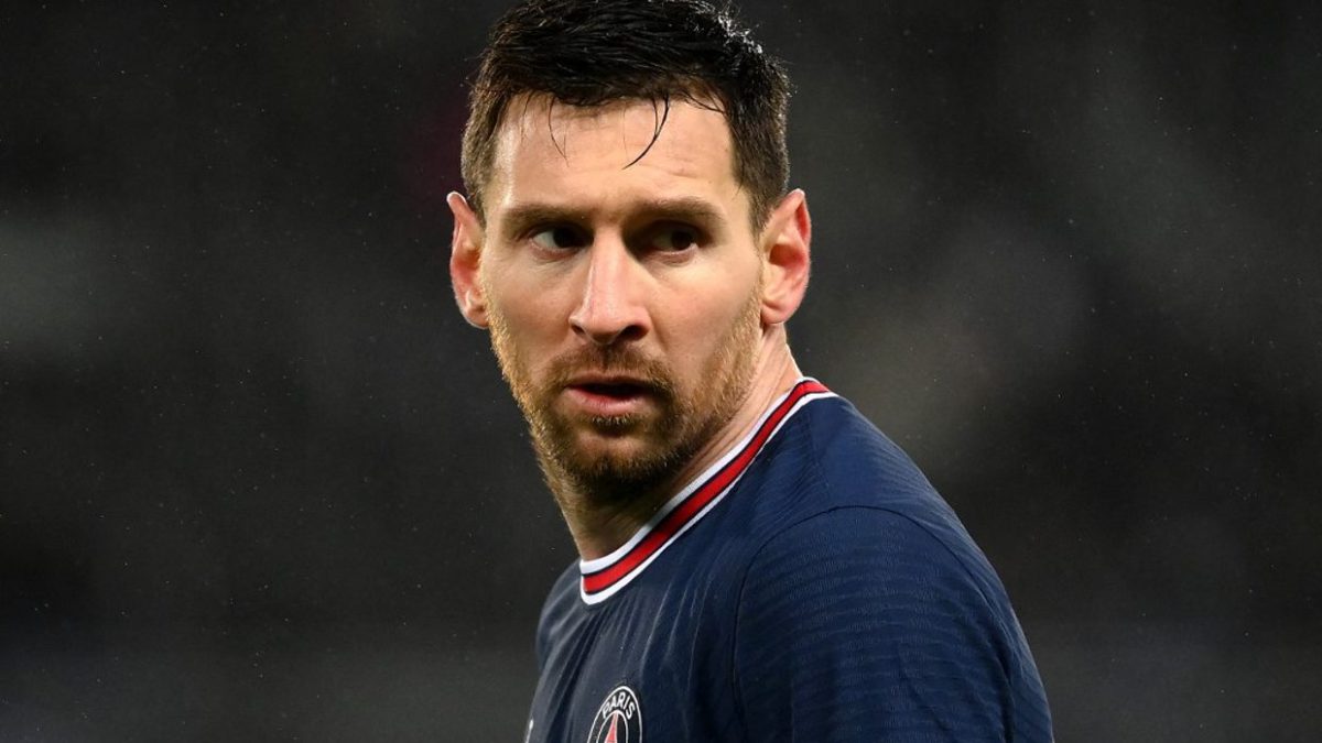 La estrella del fútbol Lionel Messi da positivo a COVID