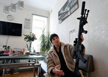 Una madre ucraniana jura tomar su arma si Rusia invade el país: “Una bienvenida que recordarán”