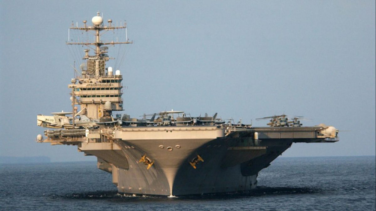 Dos portaaviones de Estados Unidos ingresan en el Mar de China