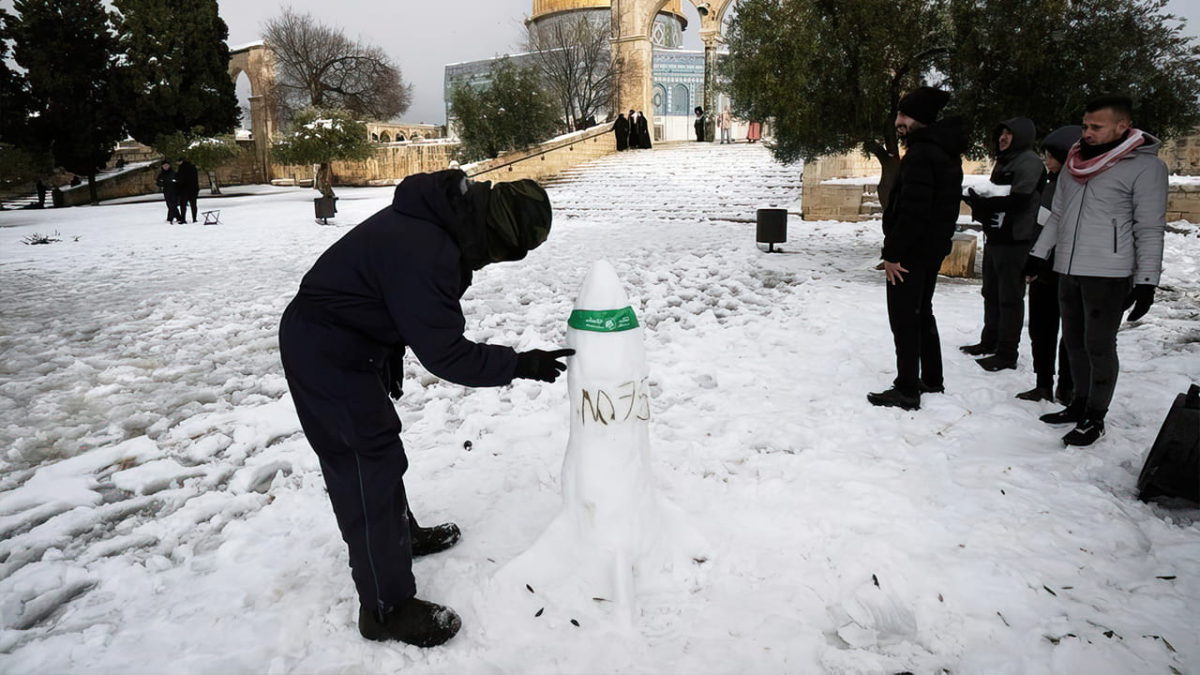 Árabes construyen un “cohete de nieve” en el Monte del Templo