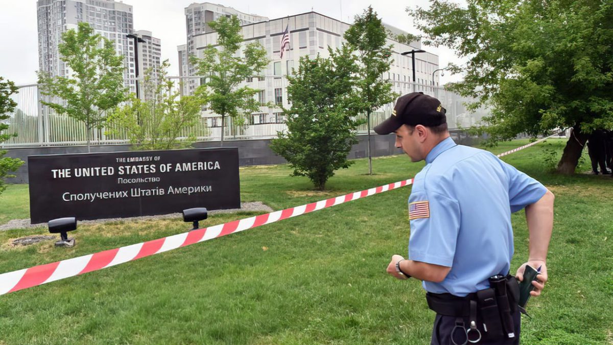 EE. UU. comenzará a evacuar a los empleados de su embajada en Ucrania