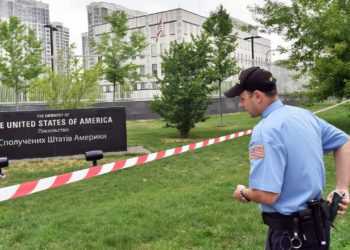 EE. UU. comenzará a evacuar a los empleados de su embajada en Ucrania