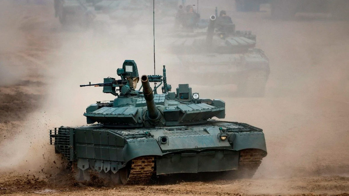 Militares rusos realizan entrenamiento con tanques en Tayikistán