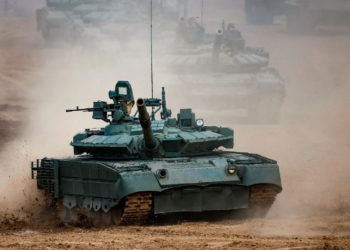 Militares rusos realizan entrenamiento con tanques en Tayikistán