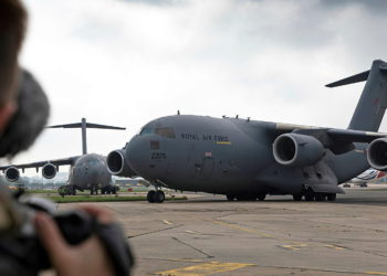 Tercer día de vuelos con armas británicas a Ucrania