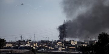 Terroristas del Estado Islámico permanecen encerrados en una prisión siria