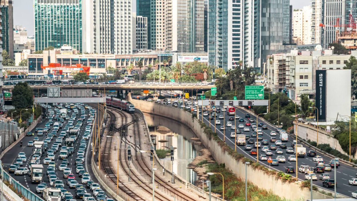 El Ministerio de Transportes de Israel planea reducir el uso de automóviles a la mitad