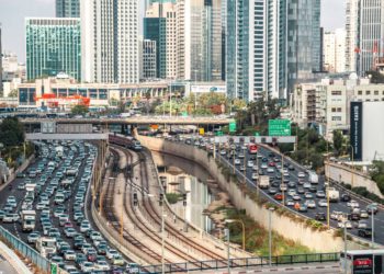 El Ministerio de Transportes de Israel planea reducir el uso de automóviles a la mitad
