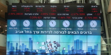 Las acciones caen con fuerza en Tel Aviv tras el retraso de la apertura