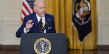 Biden dice a los estadounidenses en Ucrania que “se vayan ahora”