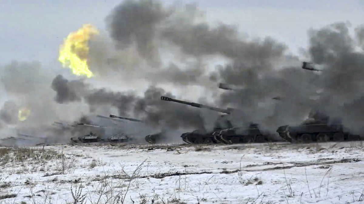 Con simulacros y flexión de músculos militares: Rusia sube la apuesta en medio de las tensiones sobre Ucrania