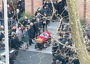 Féretro con esvástica en funeral en Roma desata la indignación
