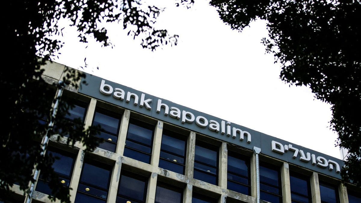 El Banco Hapoalim de Israel recibirá $140 millones en un acuerdo con exfuncionarios