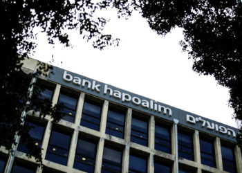El Banco Hapoalim de Israel recibirá $140 millones en un acuerdo con exfuncionarios