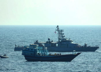 EE. UU. detiene un barco cargado con un compuesto para fabricar bombas que se dirigía de Irán a Yemen