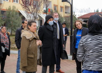 Refugiados afganos rescatados por israelíes conocen por fin a sus salvadores