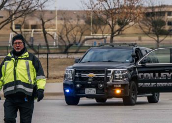 FBI: El secuestrador de la sinagoga de Texas buscó comprar una ametralladora