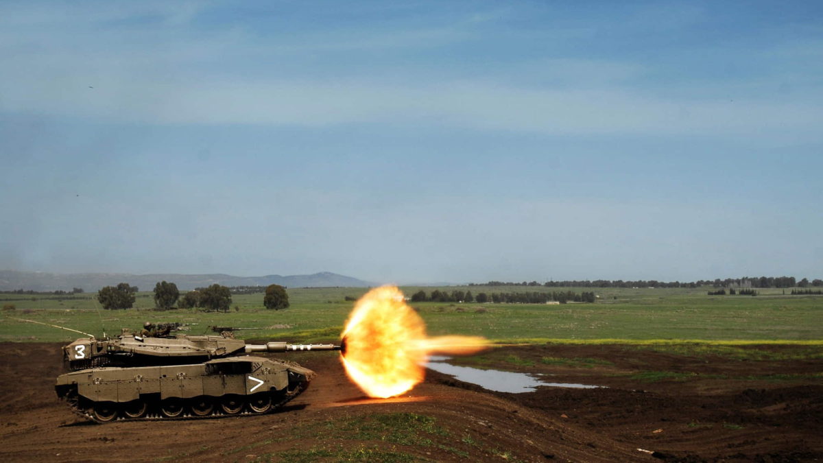 Tanques israelíes realizan disparos contra sospechosos en el sur de Siria