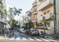Atención a los compradores en el floreciente mercado inmobiliario israelí