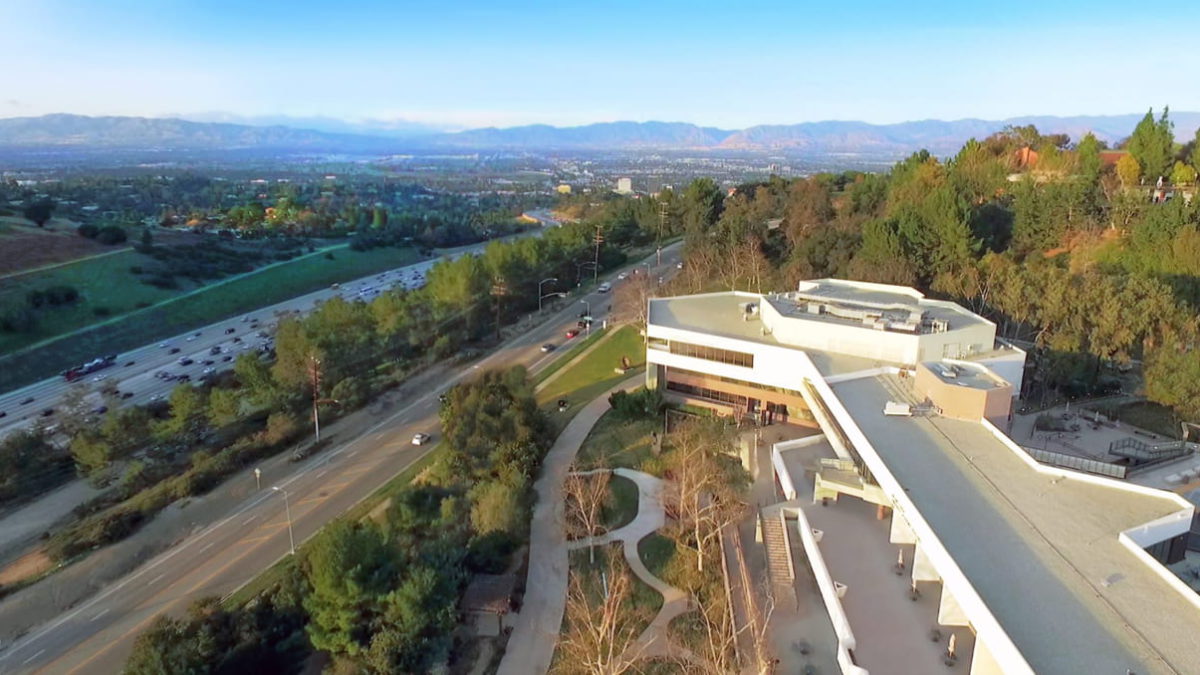 La American Jewish University vende "todo o parte" de su campus de Los Ángeles