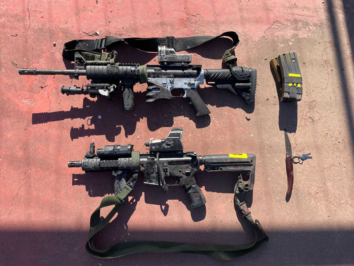 Fusiles M16 incautados durante una operación terrorista en Nablus el 8 de febrero de 2022. (Portavoz de la policía)