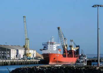 Francia intercepta un buque de carga con destino a Rusia en el Canal de la Mancha