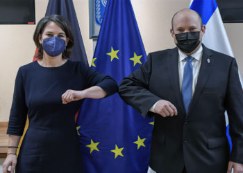 Bennett a la ministra de Asuntos Exteriores de Alemania: "Debe dar a Irán un plazo para el acuerdo nuclear"