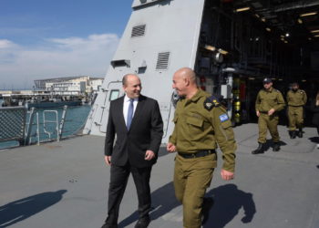 Bennett advierte de las crecientes amenazas para Israel en el mar y saluda los esfuerzos para combatirlas