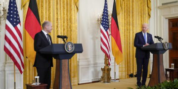 Biden amenaza con bloquear el gasoducto si Rusia invade Ucrania