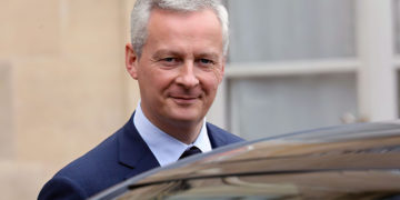 Francia se declara partidaria de excluir a Rusia del SWIFT