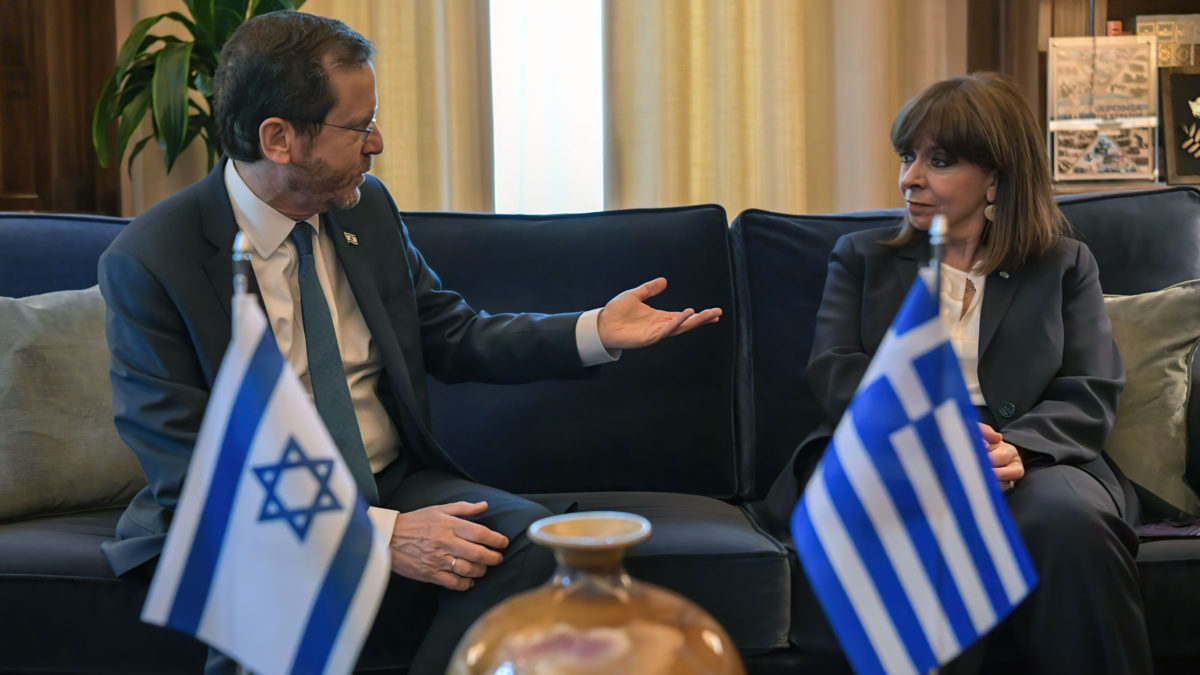 El presidente de Israel de visita en Atenas evita condenar directamente a Rusia sobre Ucrania