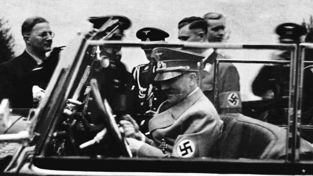 Grupo judío condena a multimillonario australiano por comprar el “Super Mercedes” de Hitler