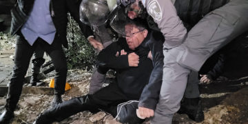 La policía desaloja violentamente al MK Itamar Ben-Gvir en el este de Jerusalén