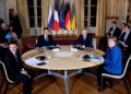 Macron llama a Zelensky tras una conversación de 105 minutos con Putin