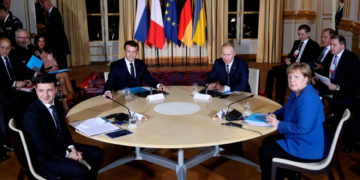 Macron llama a Zelensky tras una conversación de 105 minutos con Putin