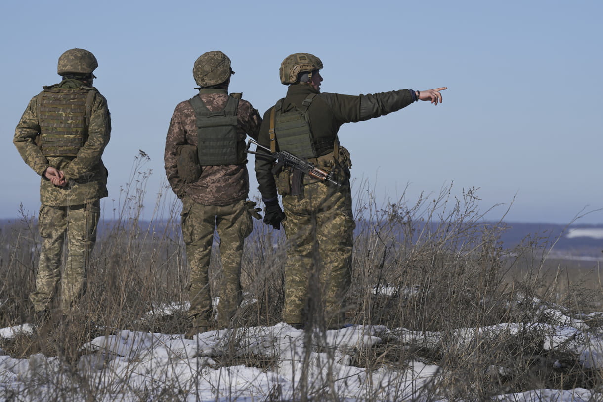 Ucrania y los rebeldes apoyados por Rusia intercambian acusaciones de bombardeos