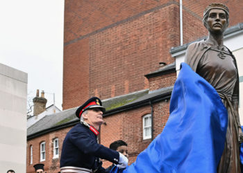 La estatua de la inglesa judía Licoricia se devela en el Reino Unido