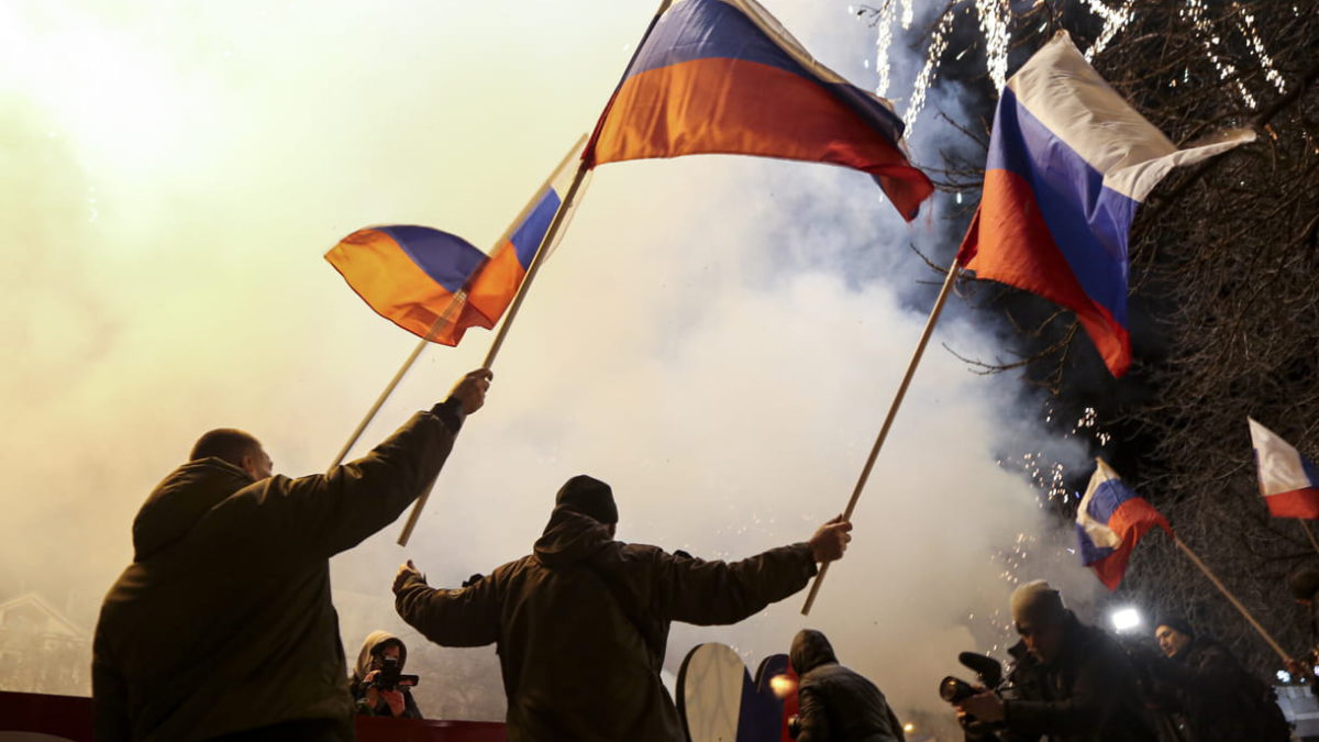 Putin ordena a las tropas rusas "mantener la paz" en el este de Ucrania