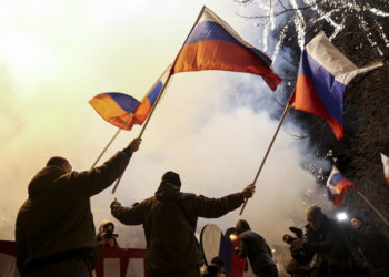Putin ordena a las tropas rusas "mantener la paz" en el este de Ucrania
