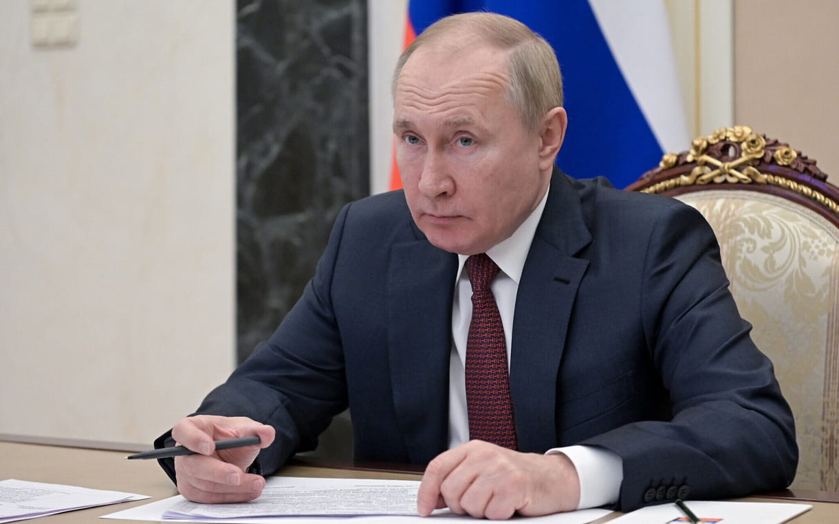 El presidente ruso Vladimir Putin asiste a una reunión del gabinete a través de una videoconferencia en el Kremlin en Moscú, Rusia, 12 de enero de 2022 (Alexei Nikolsky, Sputnik, Kremlin Pool Photo via AP, File)
