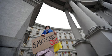Ucrania insta a endurecer las sanciones: pero Europa no apretará el gatillo de SWIFT