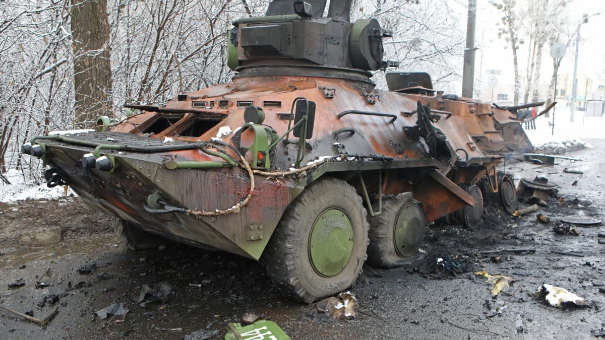 Ucrania dice haber destruido un convoy militar ruso en las afueras de Kiev