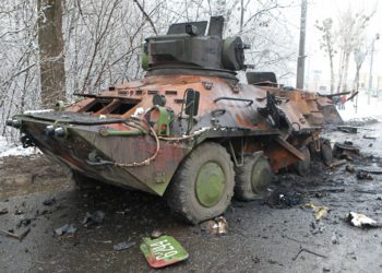 Ucrania dice haber destruido un convoy militar ruso en las afueras de Kiev