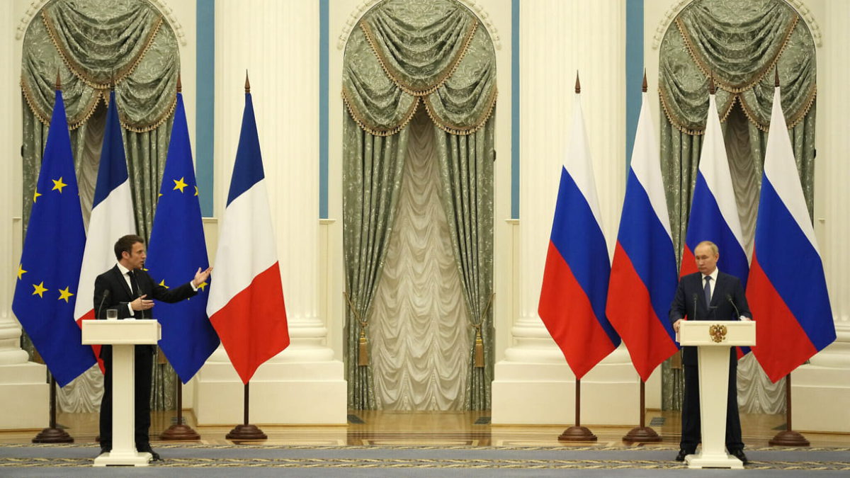 Macron y Putin hablan por teléfono sobre la crisis de Ucrania