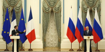 Macron y Putin hablan por teléfono sobre la crisis de Ucrania