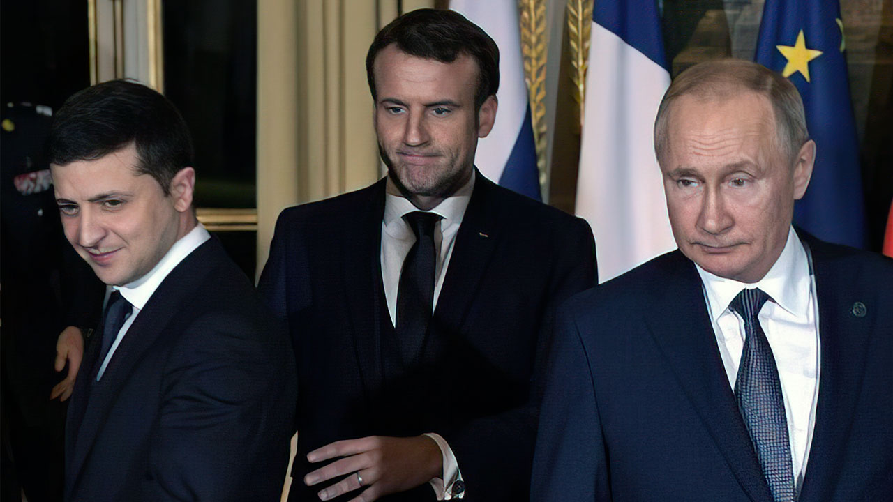 Desde la izquierda: el presidente ucraniano Volodymyr Zelensky, el presidente francés Emmanuel Macron y el presidente ruso Vladimir Putin llegan a una reunión sobre Ucrania en el Palacio del Elíseo en París, el 9 de diciembre de 2019. (Alexey Nikolsky/Sputnik/AFP)