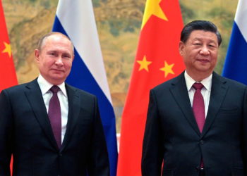 China, aliada de Putin "lamenta profundamente" el conflicto y pide diplomacia
