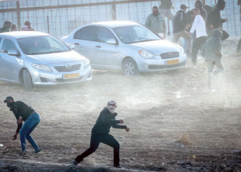 4 árabes israelíes detenidos por agredir a un periodista del Haaretz