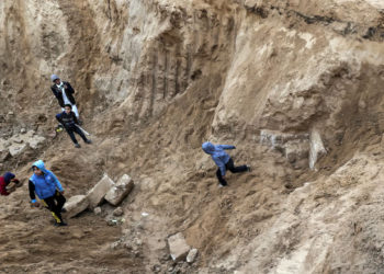 Excavadoras de Gaza descubren un antiguo yacimiento funerario de la era romana